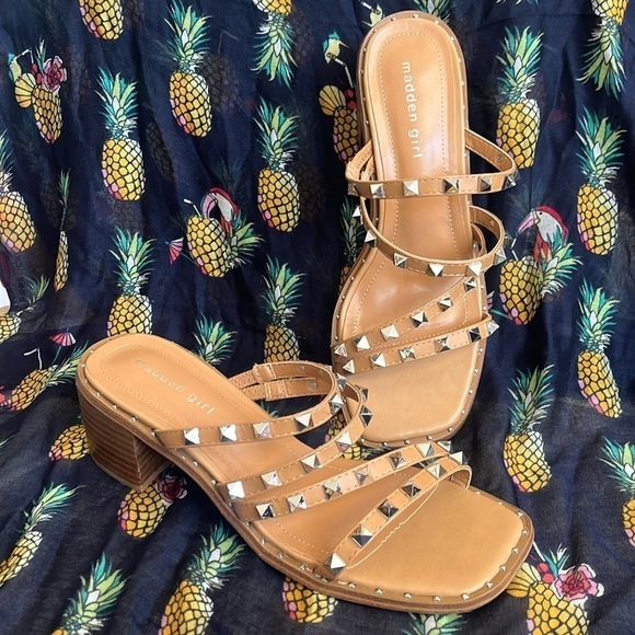 Brand New Madden Girl Roamm Block Heeled Dress Sandals Tan w/ Silver Tone Studs - Picture 1 of 14